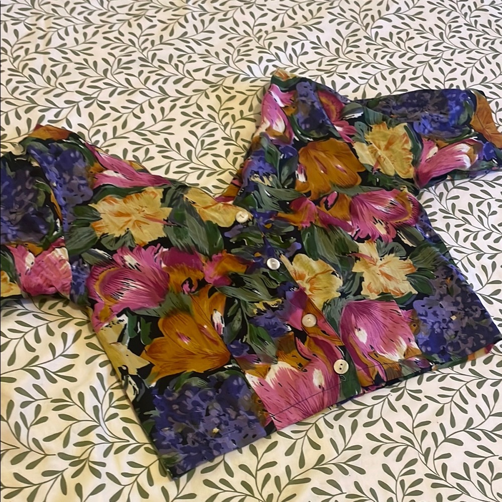 Vintage Fashion Passport Floral V-Neck Women's Top Size S 100% cotton